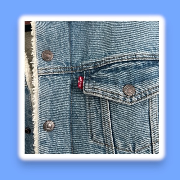 🩵LEVI’S ORIGINAL SHERPA TRUCKER JACKET🩵 - Picture 3 of 4